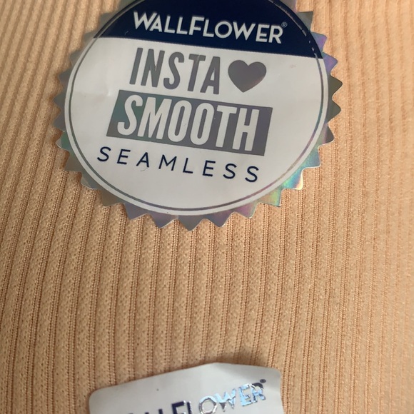 Nwt crop top - Picture 3 of 4